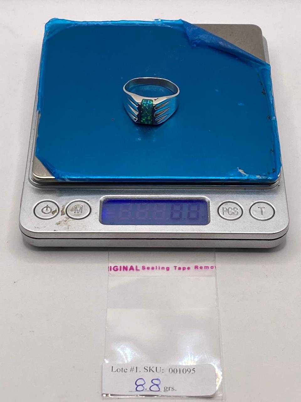 Anillo Tipo Sello con Ópalo de Fuego Azul‑verde en Plata .925
