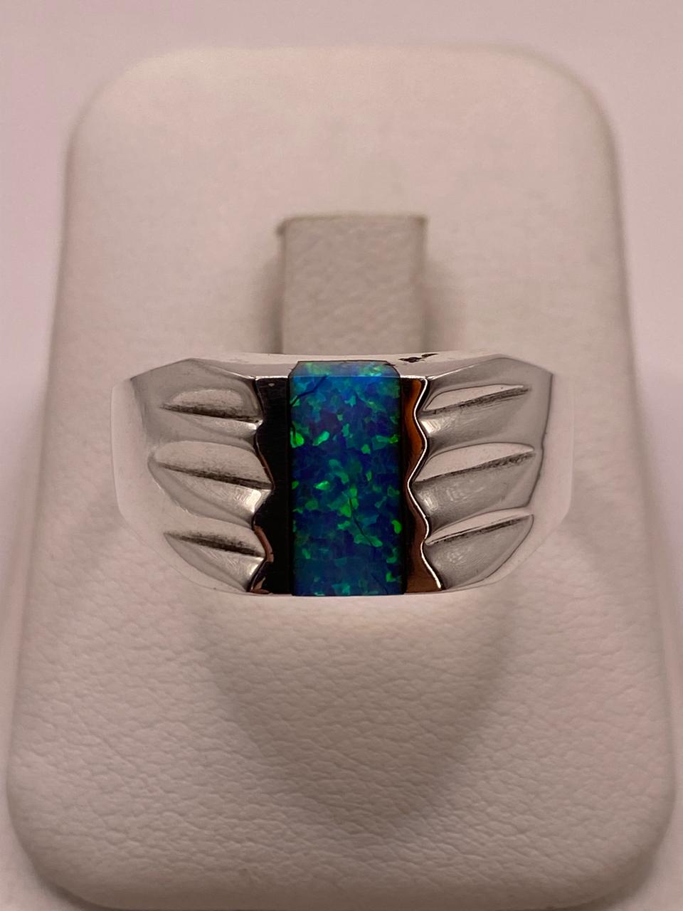 Anillo Tipo Sello con Ópalo de Fuego Azul‑verde en Plata .925