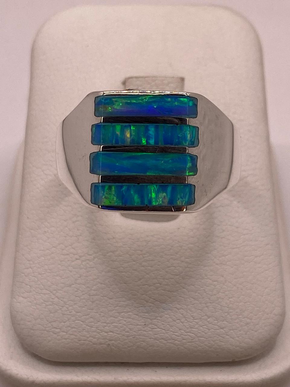 Anillo Tipo Sello con Ópalo de Fuego en Plata .925
