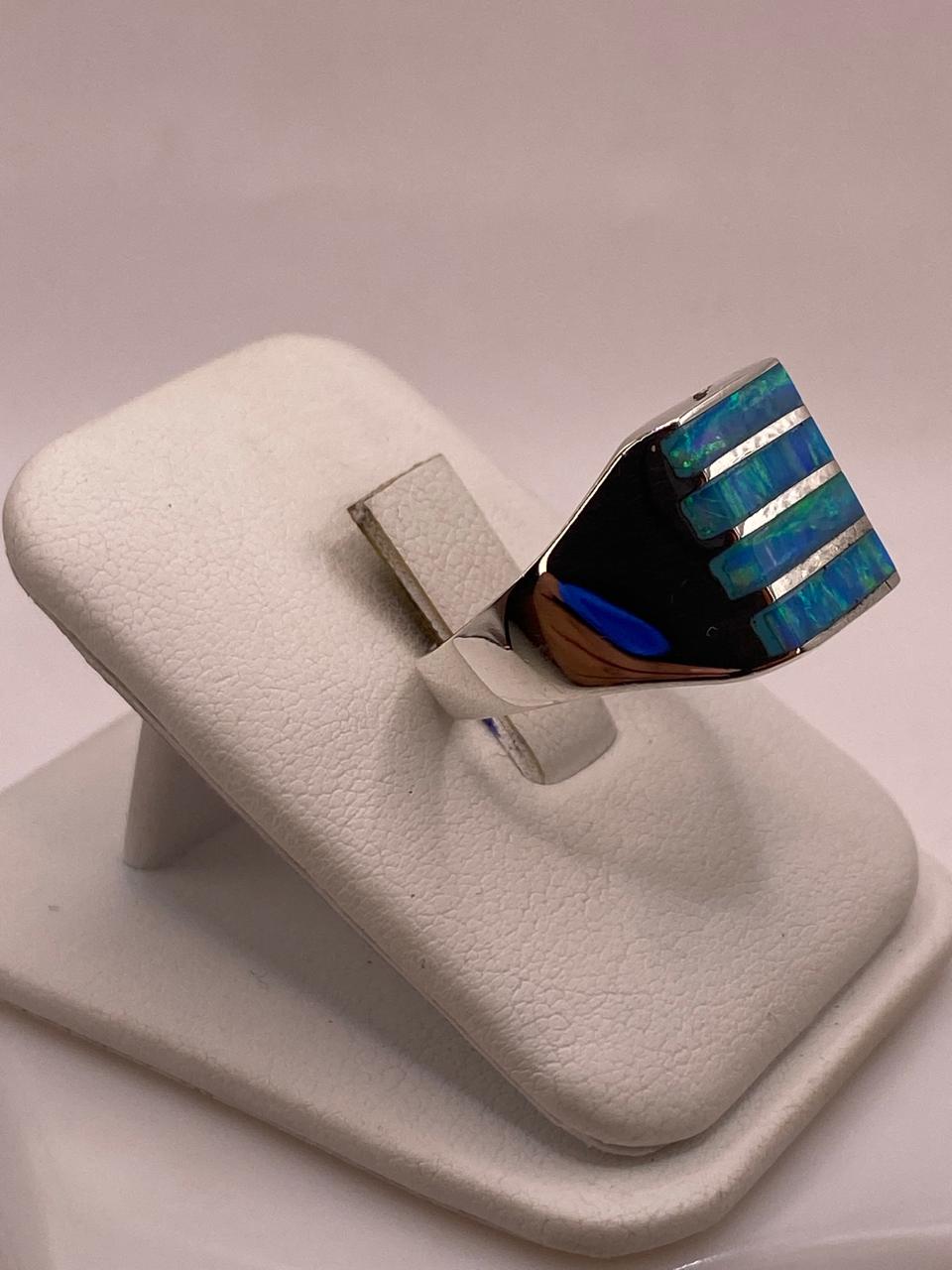 Anillo Tipo Sello con Ópalo de Fuego en Plata .925