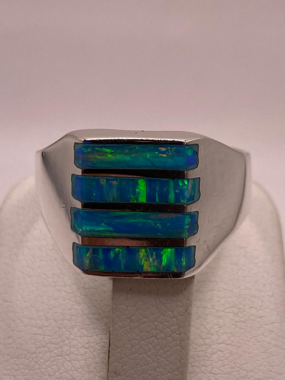 Anillo Tipo Sello con Ópalo de Fuego en Plata .925