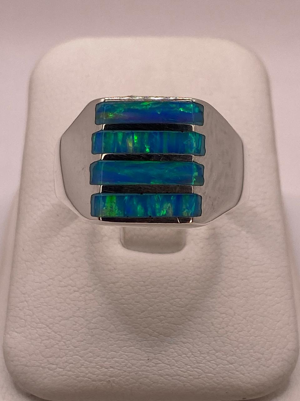 Anillo Tipo Sello con Ópalo de Fuego en Plata .925