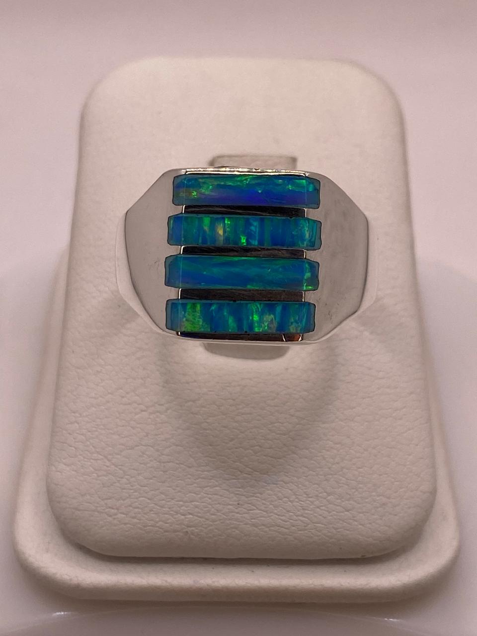 Anillo Tipo Sello con Ópalo de Fuego en Plata .925