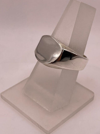 Anillo Tipo Sello Ovalado Liso en Plata .925, vista lateral