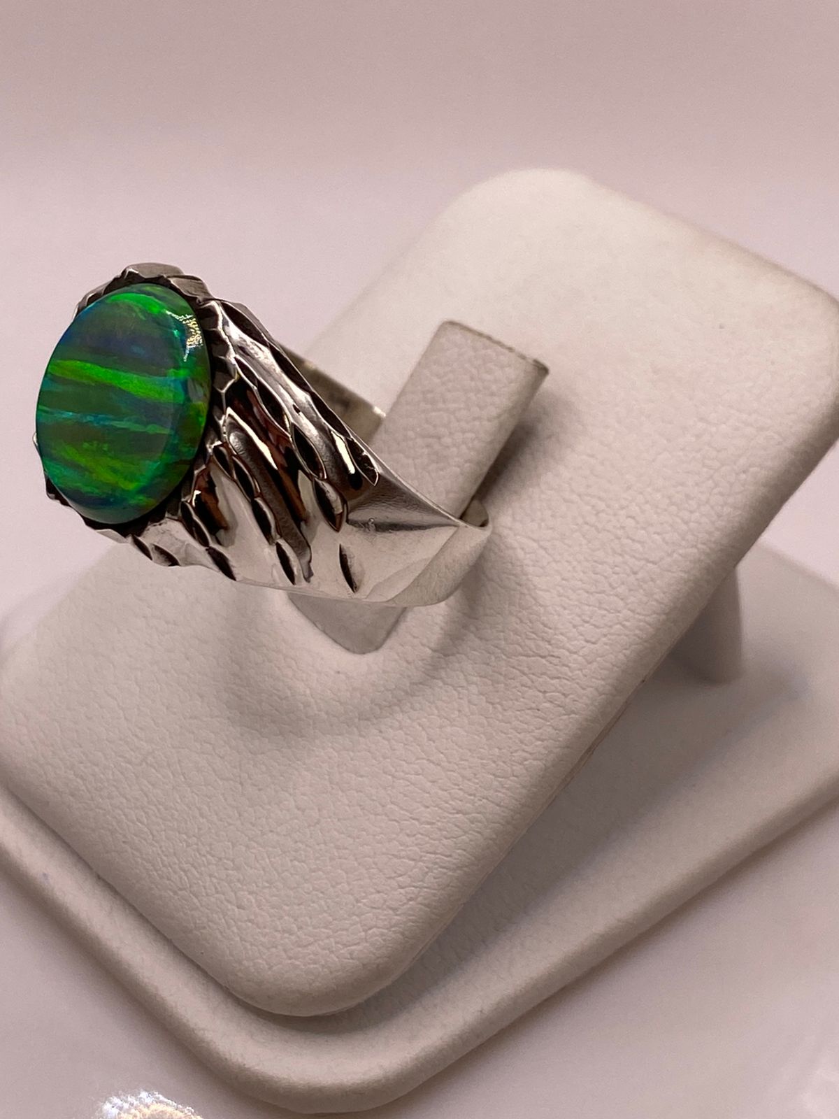Anillo Tipo Sello Plata Ley 950 con Ópalo de Fuego