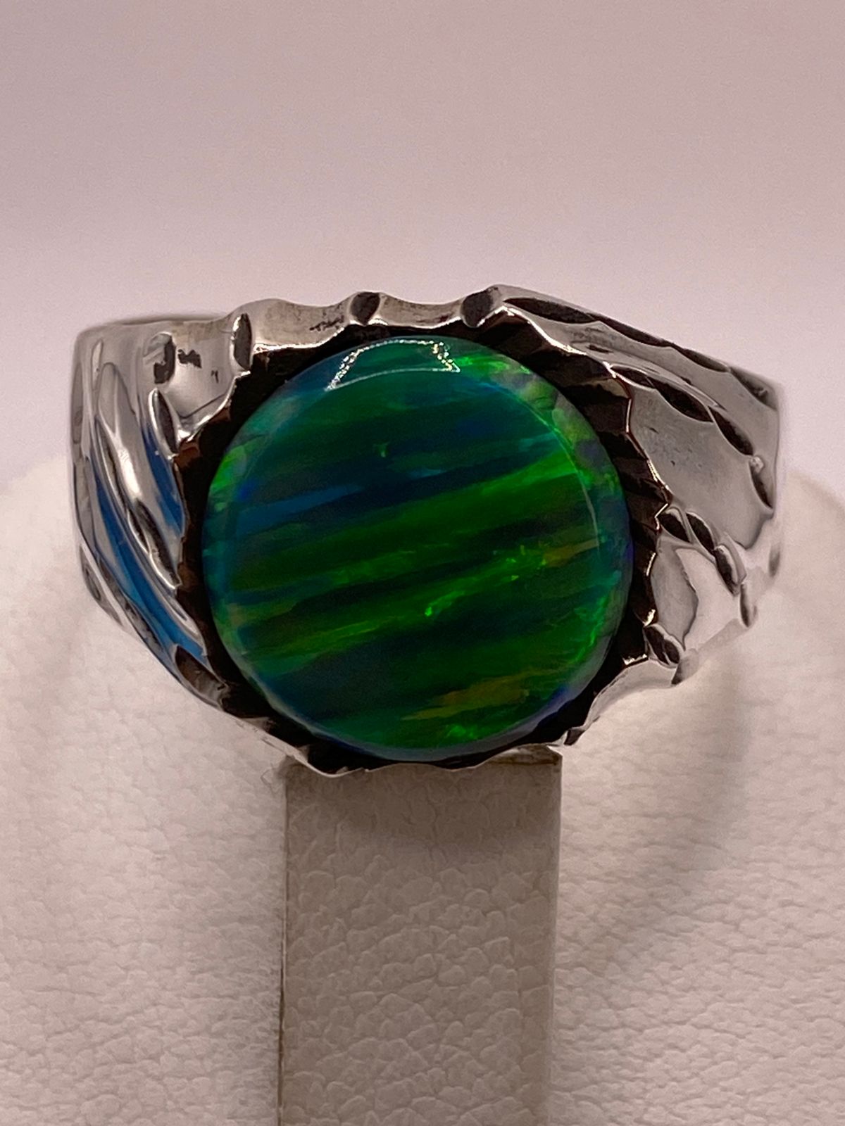 Anillo Tipo Sello Plata Ley 950 con Ópalo de Fuego