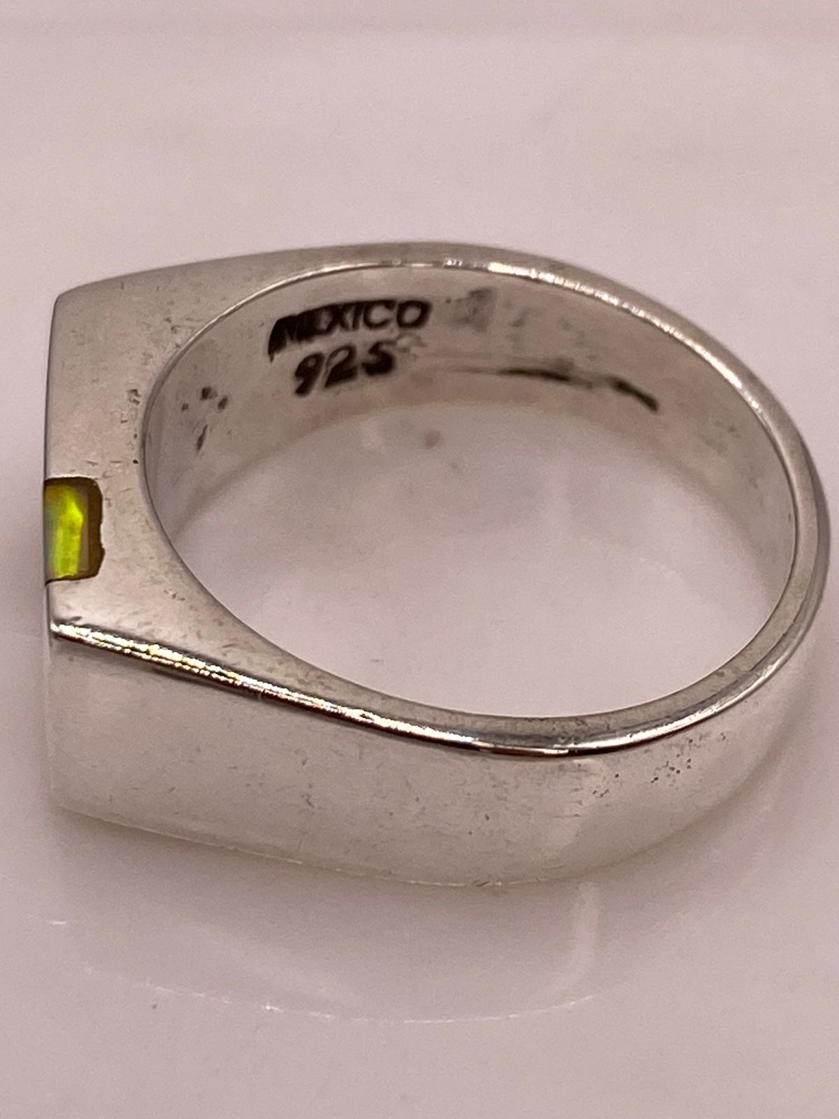 Anillo Tipo Sello en Plata Ley 925 con Ópalo de Fuego