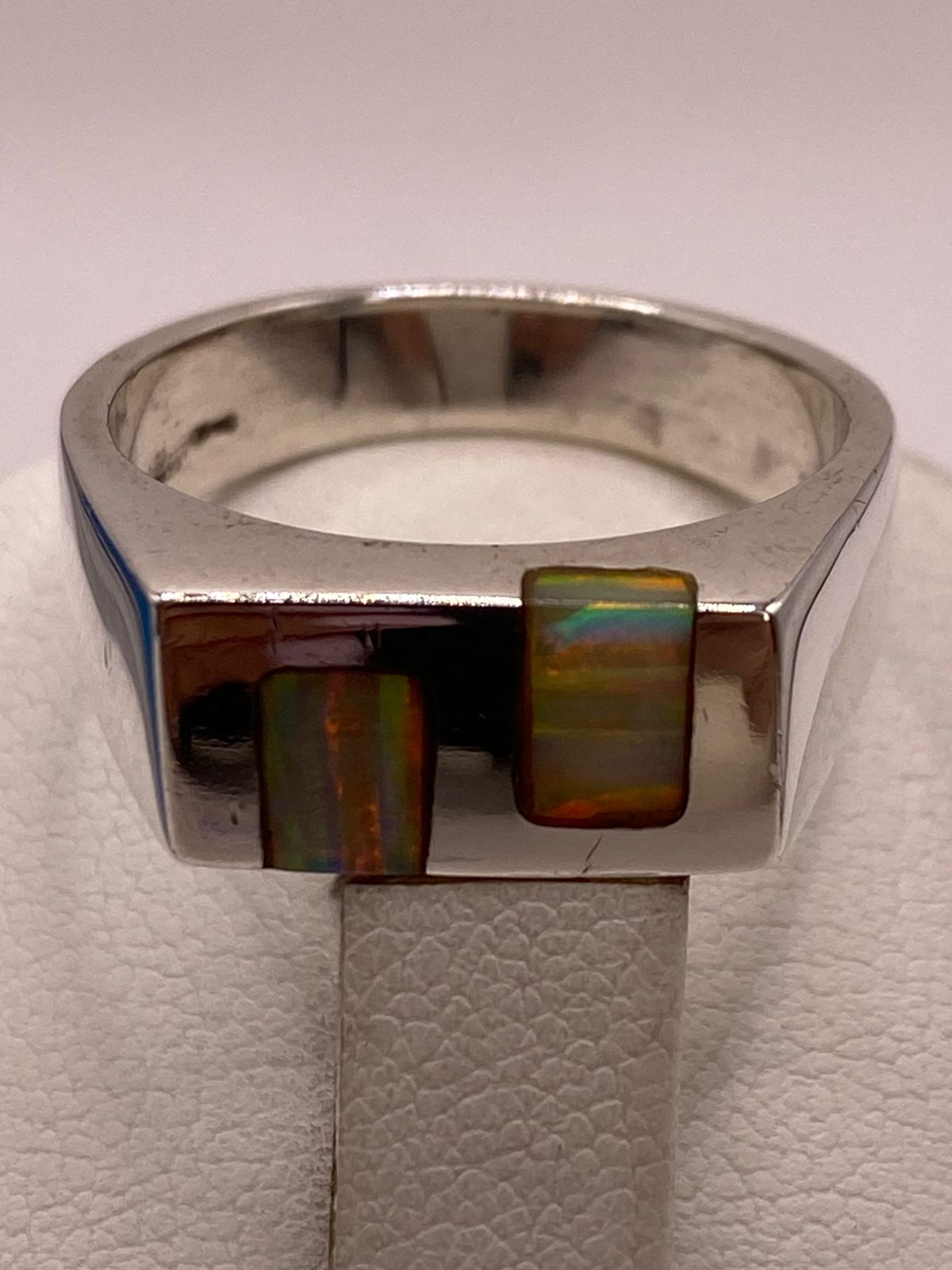 Anillo Tipo Sello en Plata Ley 925 con Ópalo de Fuego