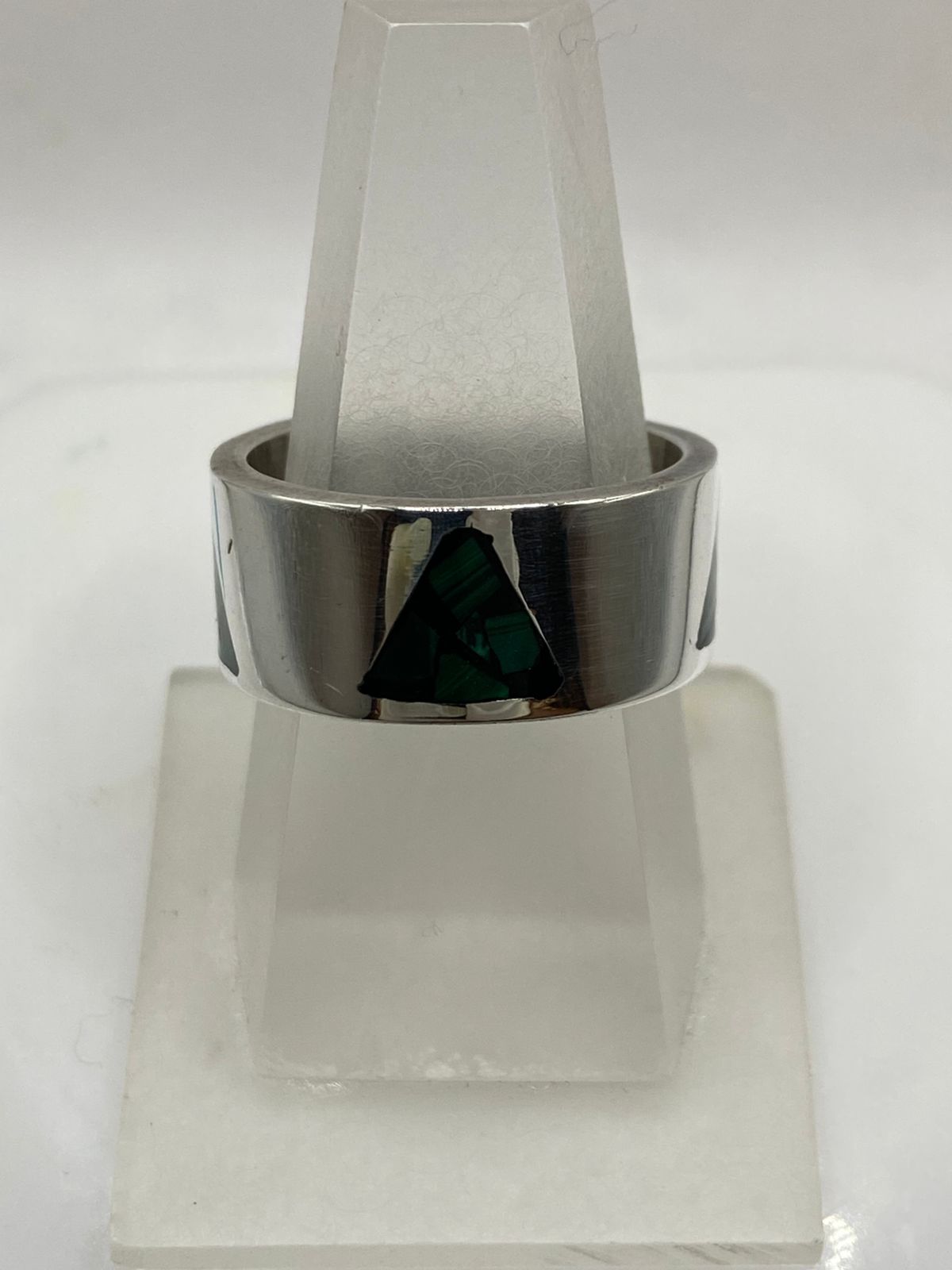 Anillo Triángulo en Plata .925 con Malaquita Natural
