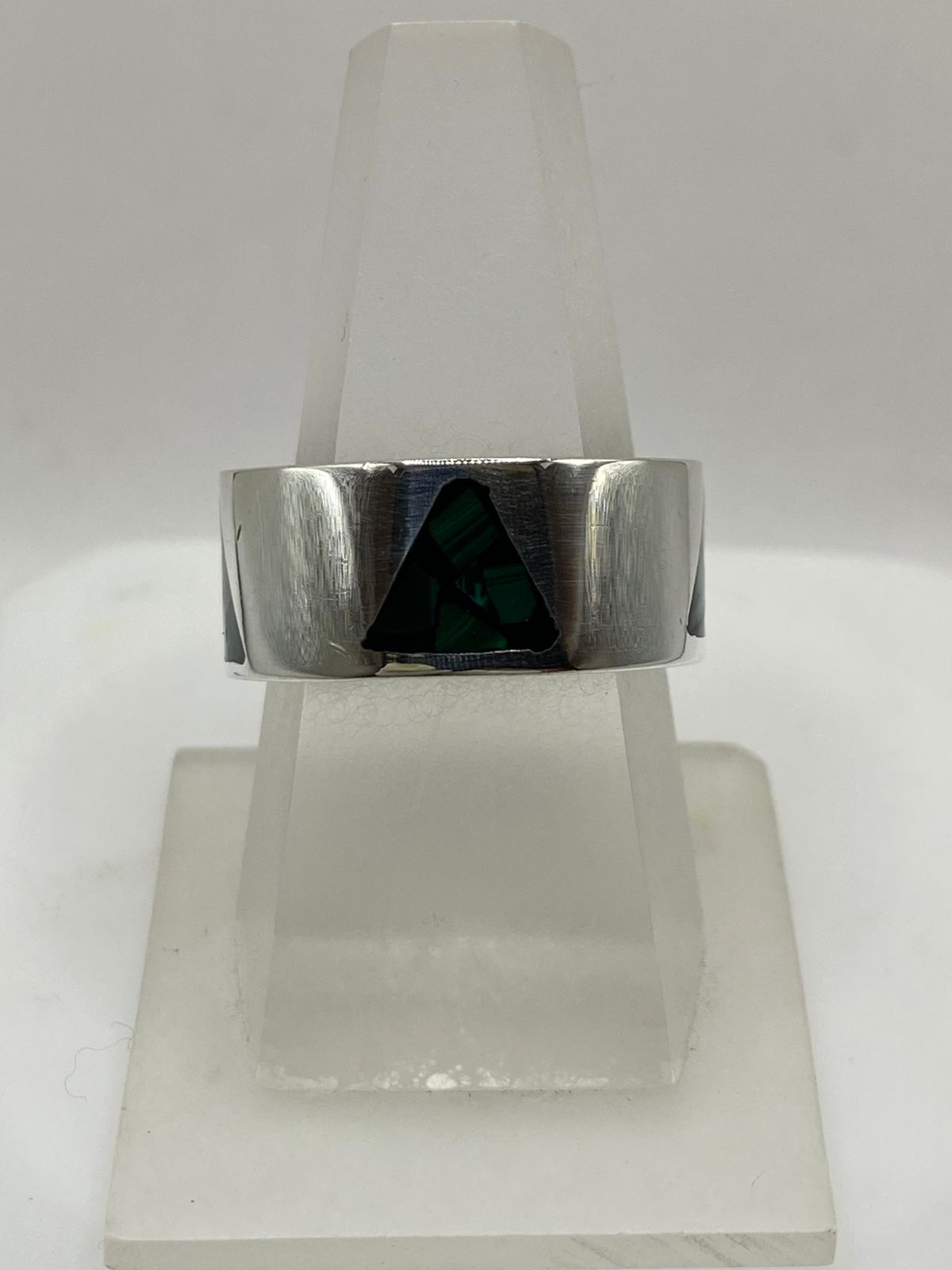 Anillo Triángulo en Plata .925 con Malaquita Natural
