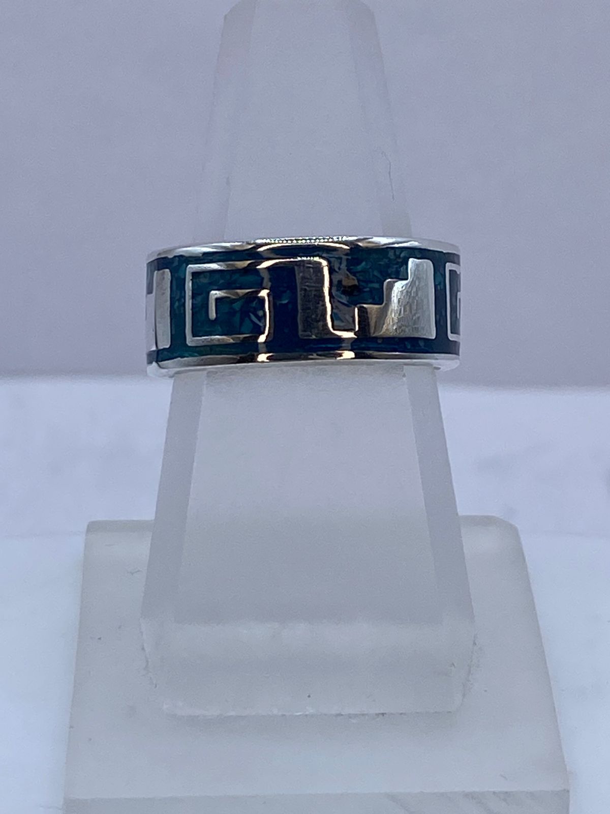 Anillo de Turquesa en Plata .925 – Greca Clásica con Fuerza Contemporánea