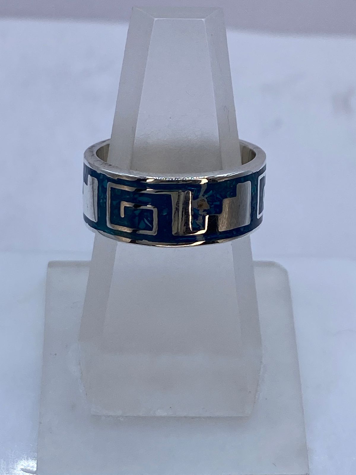 Anillo de Turquesa en Plata .925 – Greca Clásica con Fuerza Contemporánea