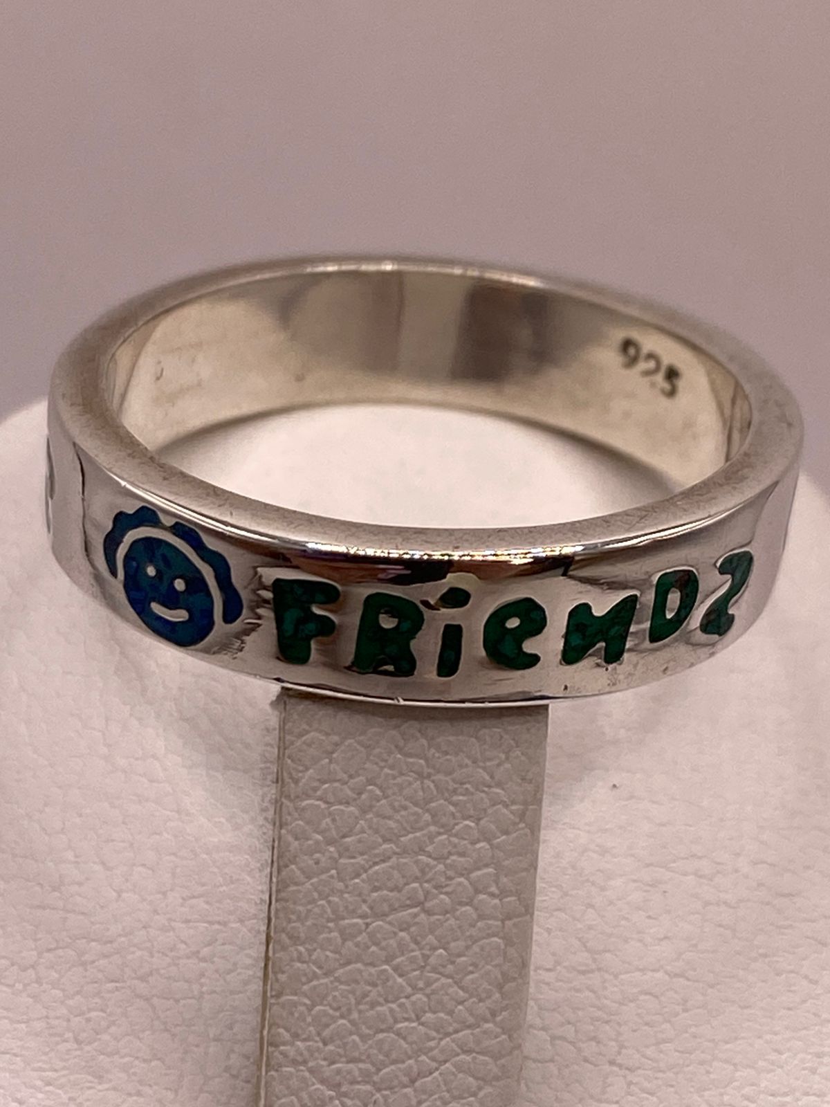 Anillo “Friends” de Plata .925 con Incrustaciones