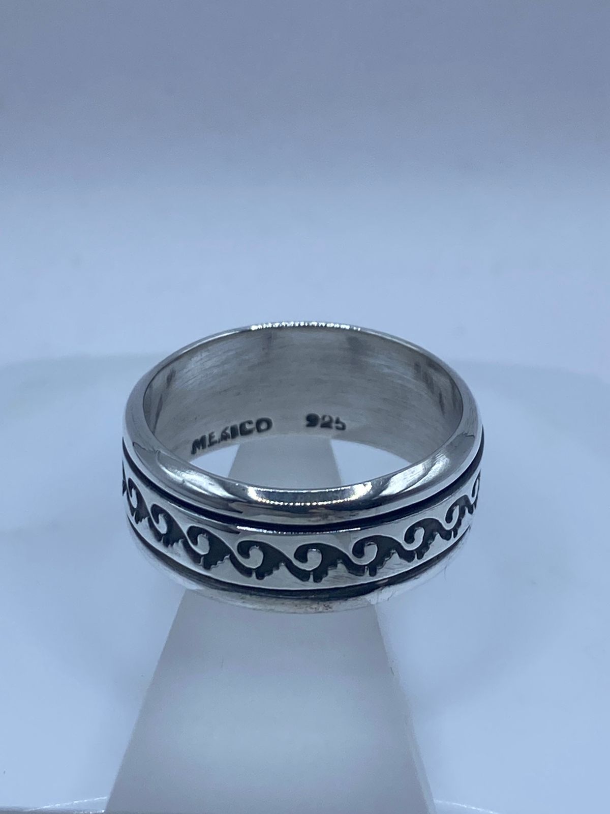 🌊 Anillo Giratorio Olas Grabadas – Plata Ley 9.27