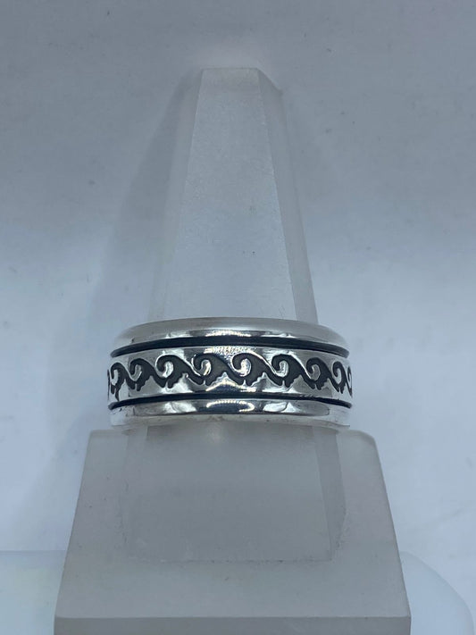 Anillo Giratorio Olas Grabadas – Plata Ley 9.25, vista frontal