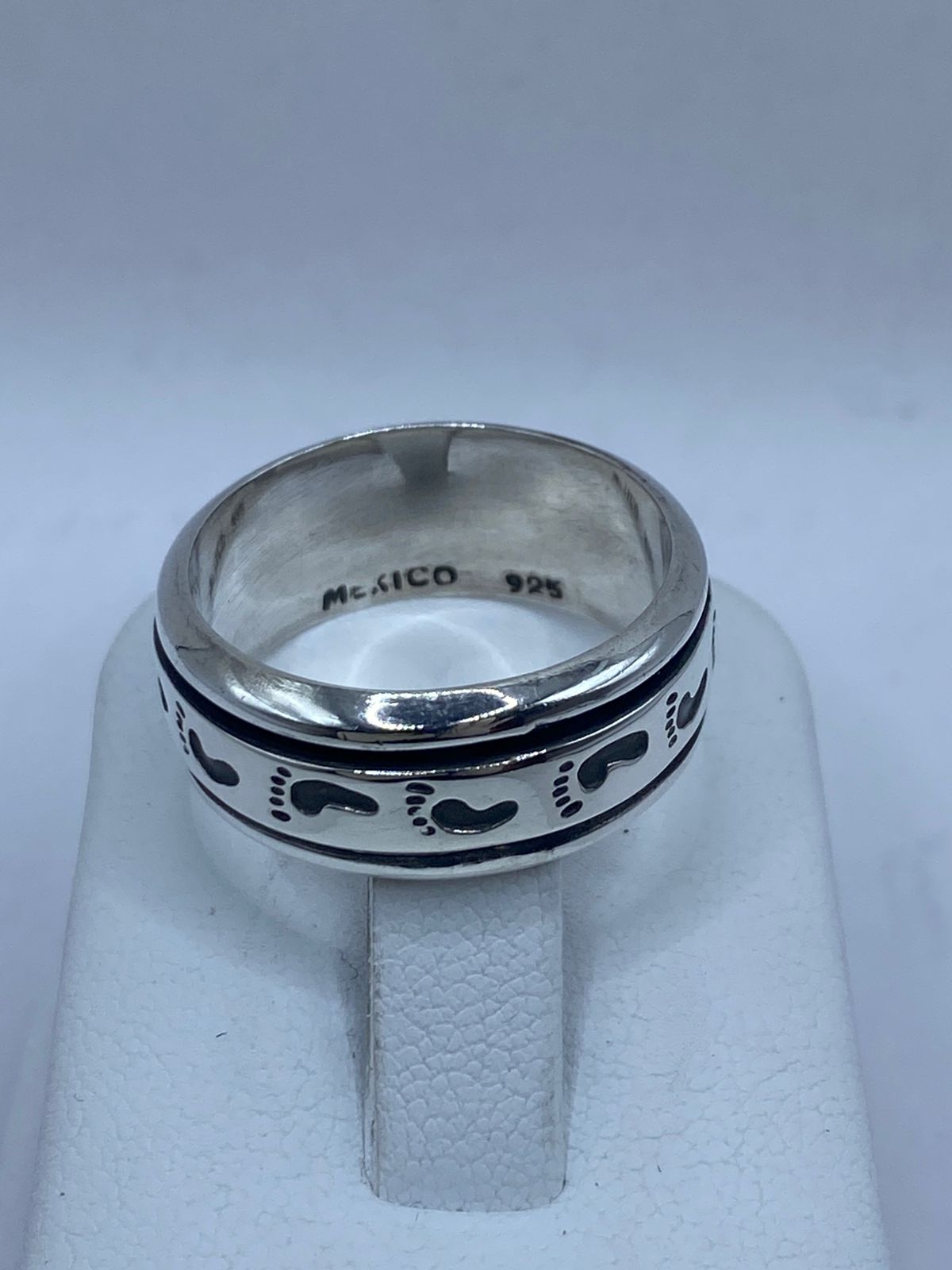 👣 Anillo Giratorio de Plata 925 con Huellas Grabadas