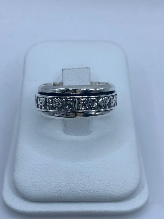 🍀 Anillo Giratorio de Plata 925 con Símbolos de la Suerte — vista lateral