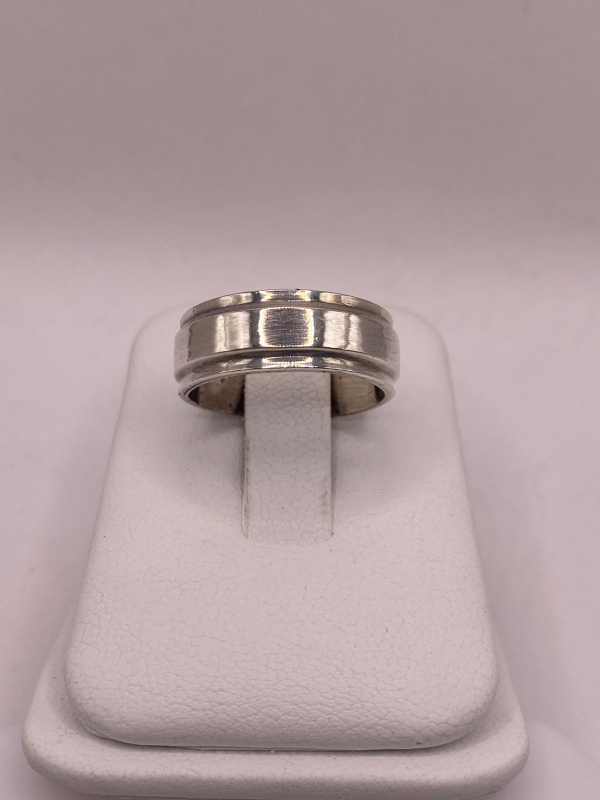 Anillo Liso de Plata 925  con Acabado Pulido y Diseño Clásico