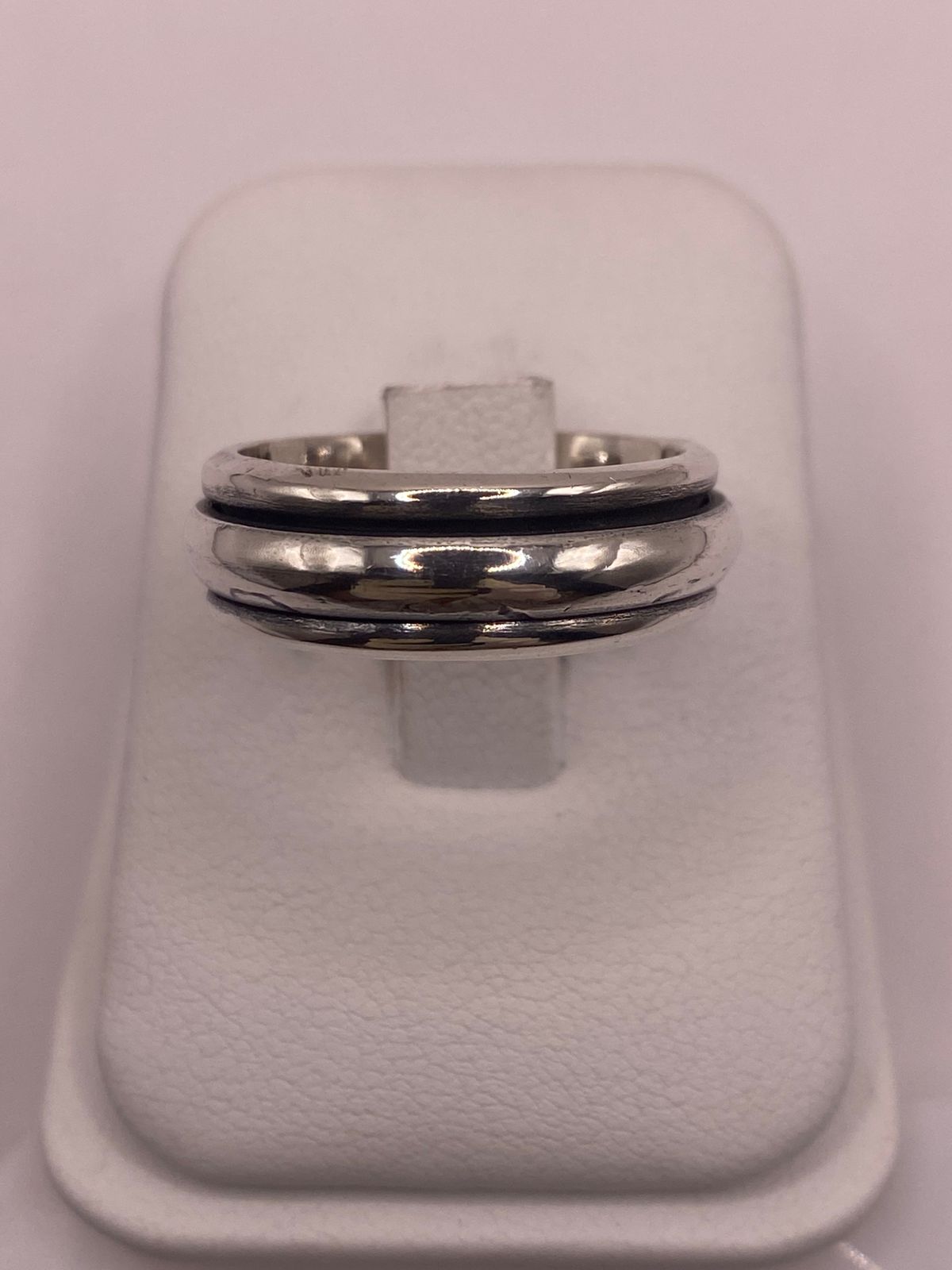 Anillo Liso de Plata 925 con Banda Central Oscura