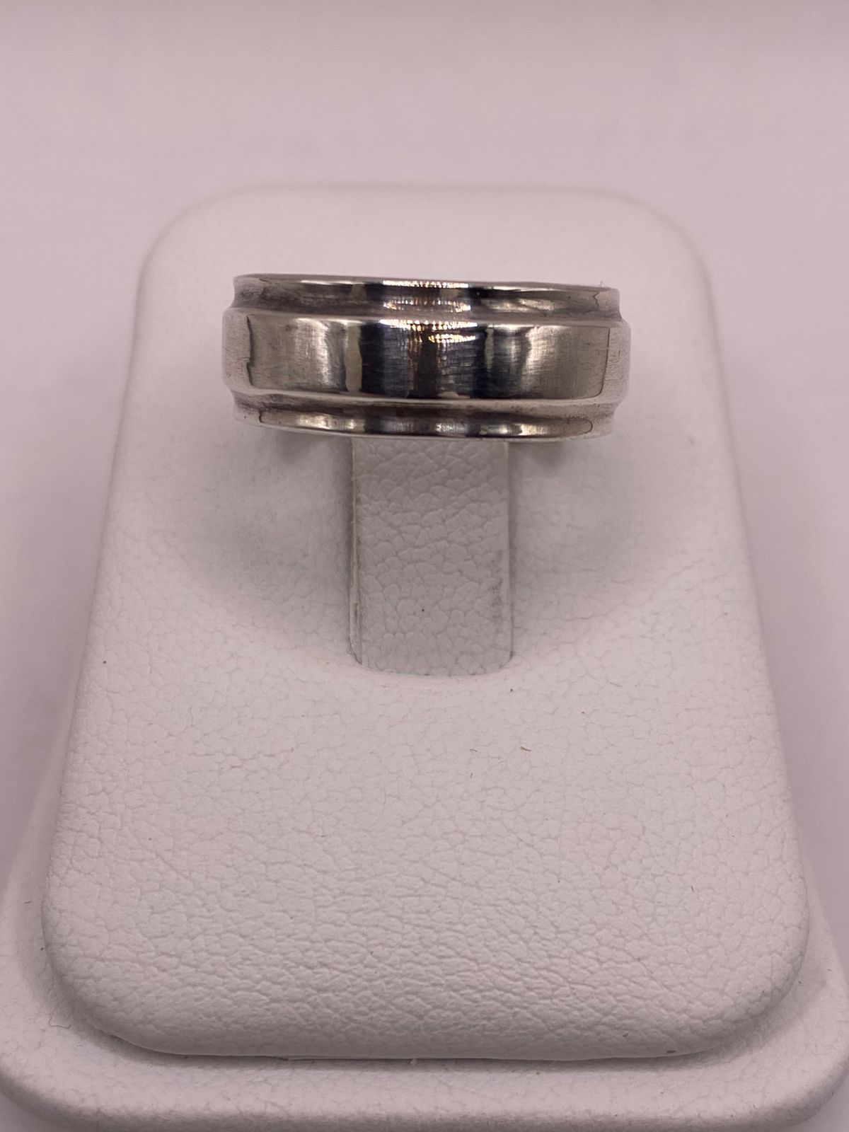Anillo Liso de Plata 925 con Diseño Clásico y Bordes Definidos