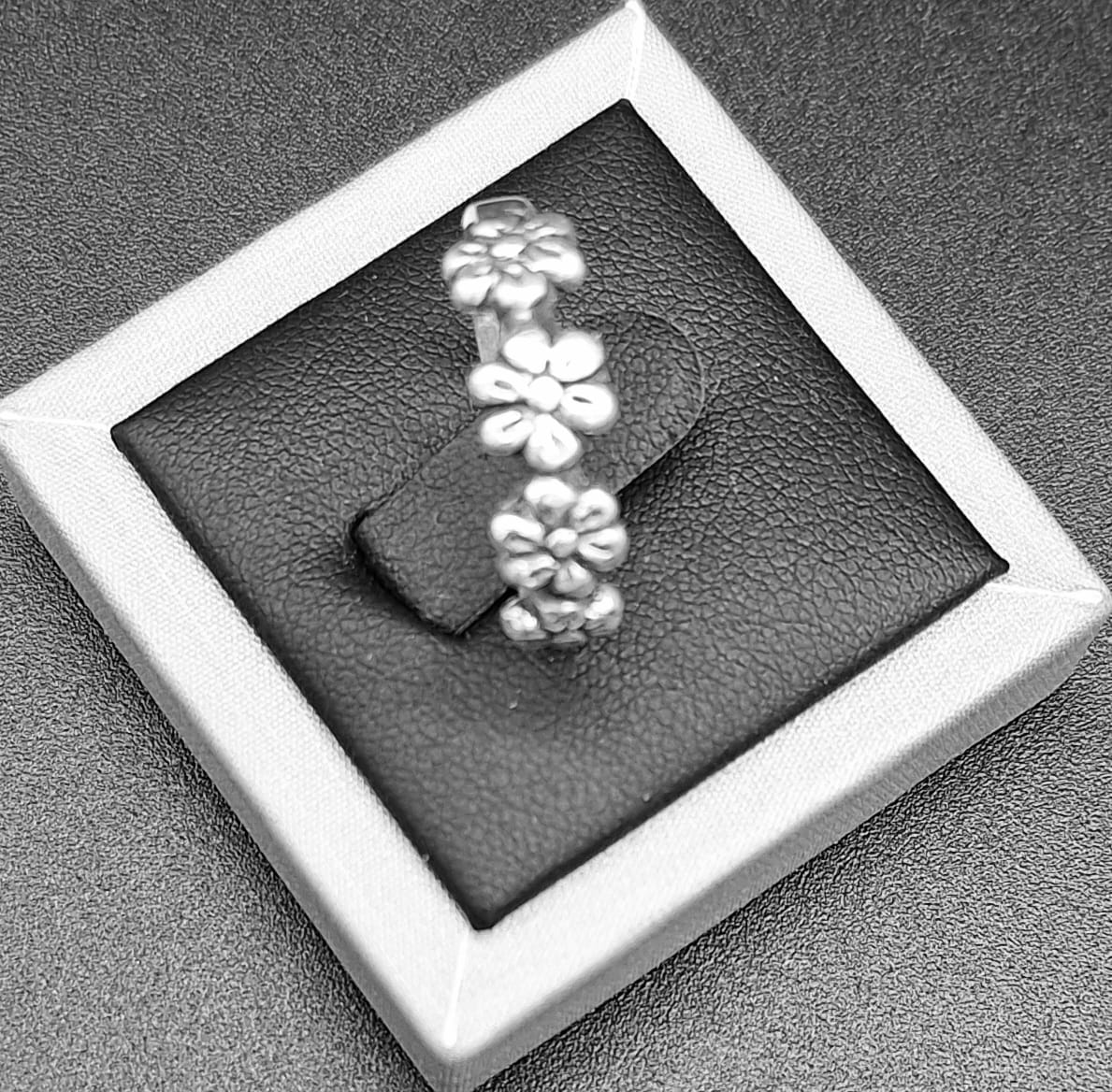 ANILLO FLORES EN PLATA LEY 925