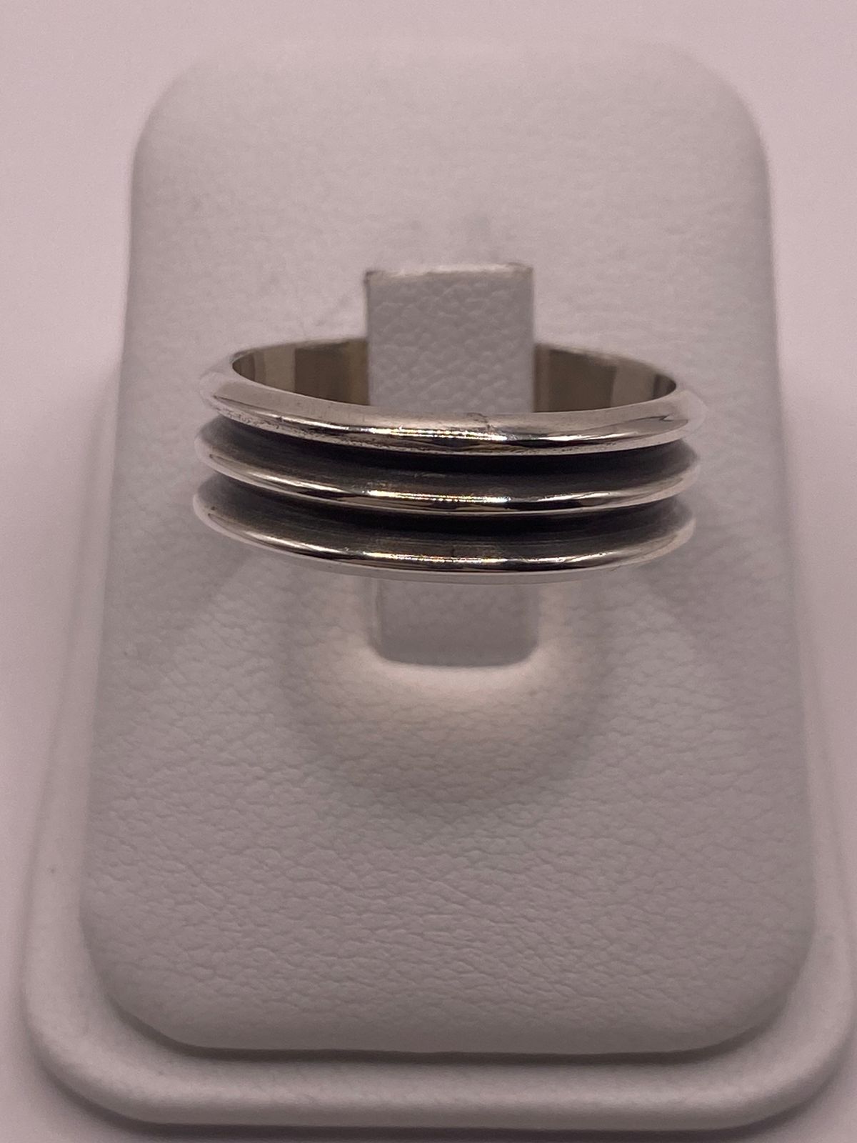 Anillo de Banda Ancha de Plata 925 con Diseño Acanalado y Acabado Oxidado