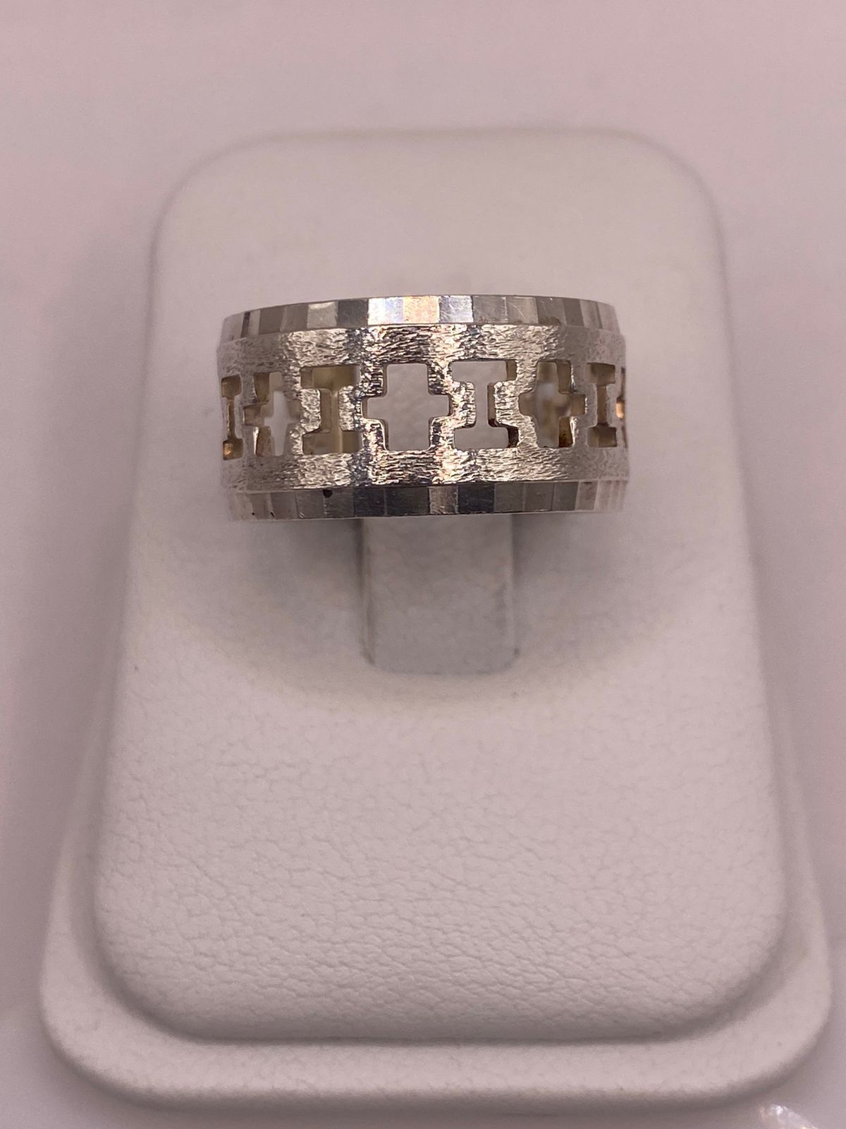 Anillo de Plata 925 Esterlina con Diseño de Cruces Caladas