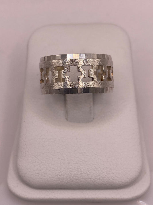 Anillo de Plata 925 Esterlina con Diseño de Cruces Caladas, vista frontal