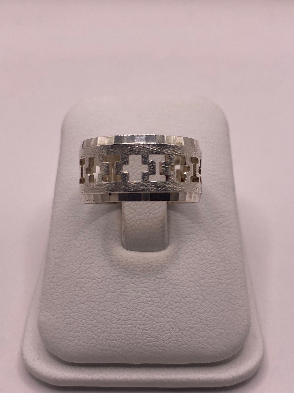 Anillo de Plata 925 Esterlina con Diseño de Cruces Caladas
