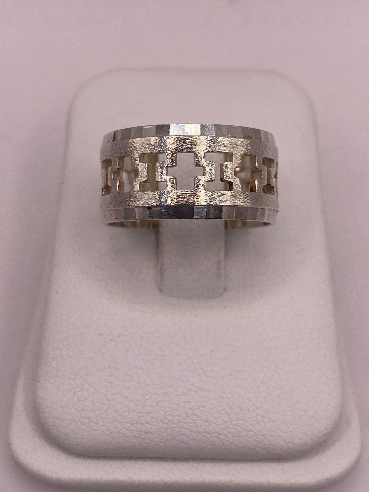 Anillo de Plata 925 Esterlina con Diseño de Cruces Caladas