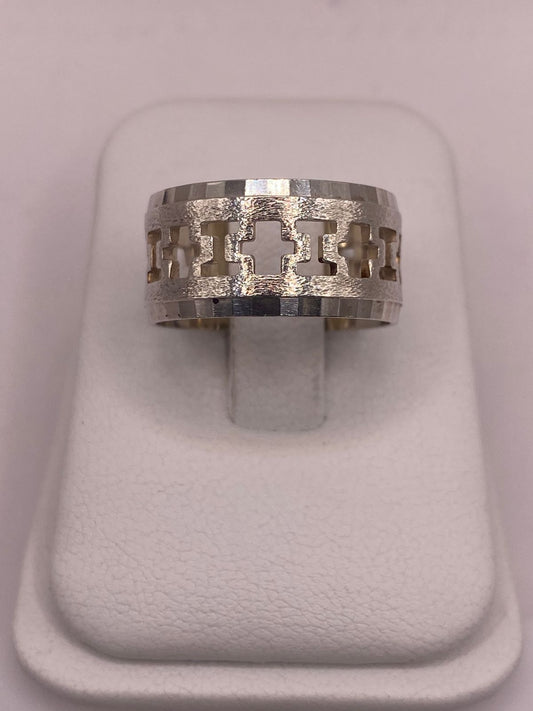 Anillo de Plata  925 Esterlina  con Diseño de Cruces Caladas
