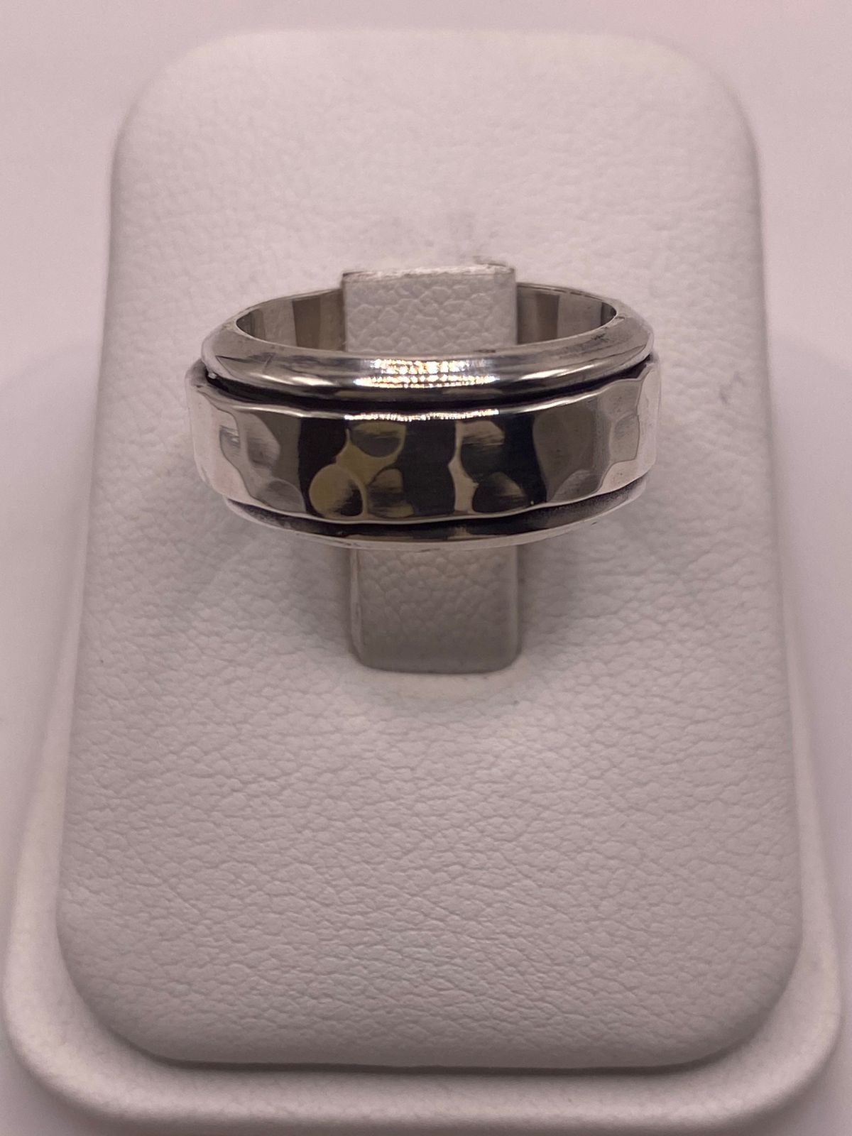 Anillo de Plata 925 Texturizado con Banda Central Lisa
