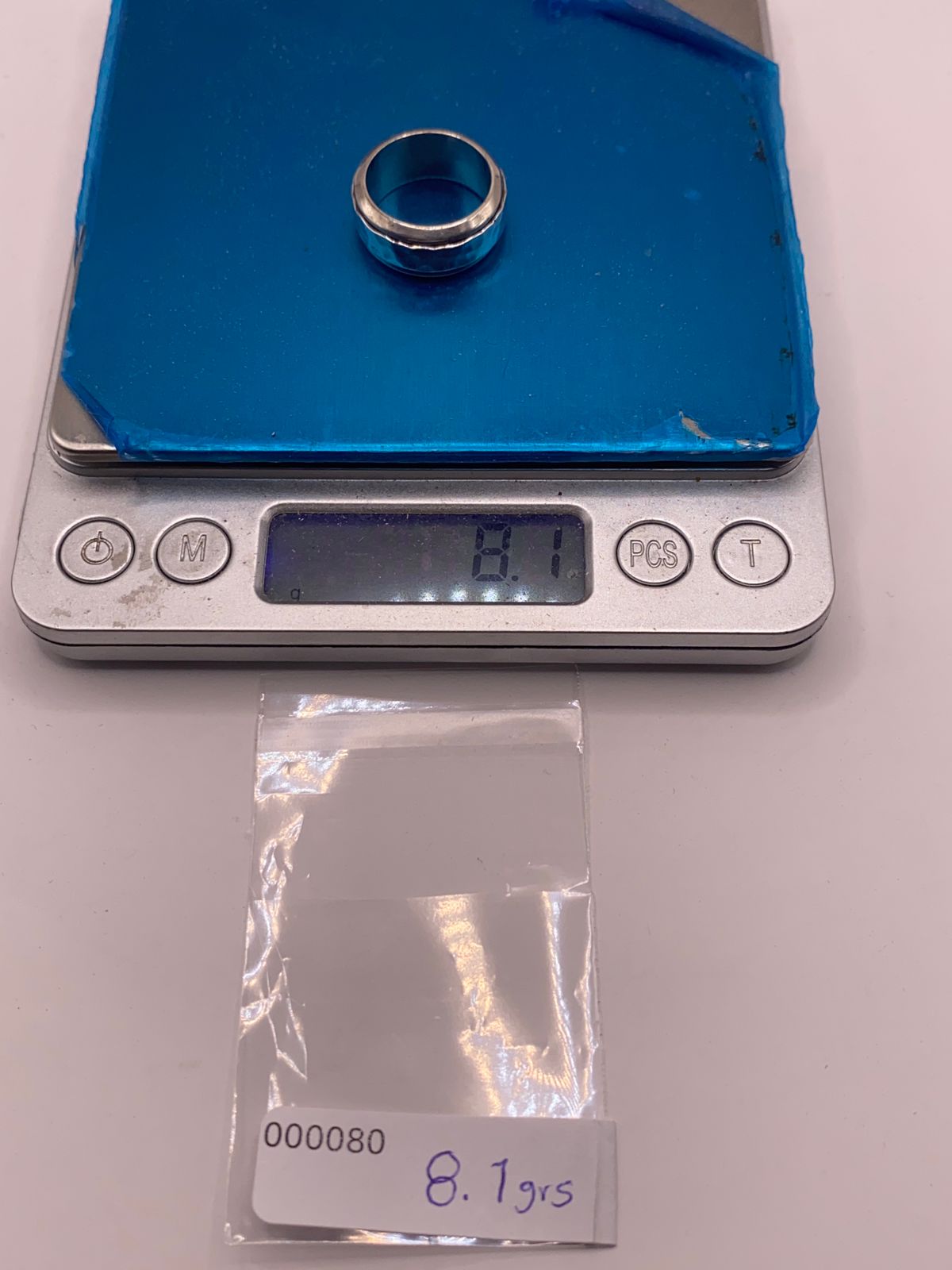Anillo de Plata 925 con Banda Central Martillada y Bordes Pulidos