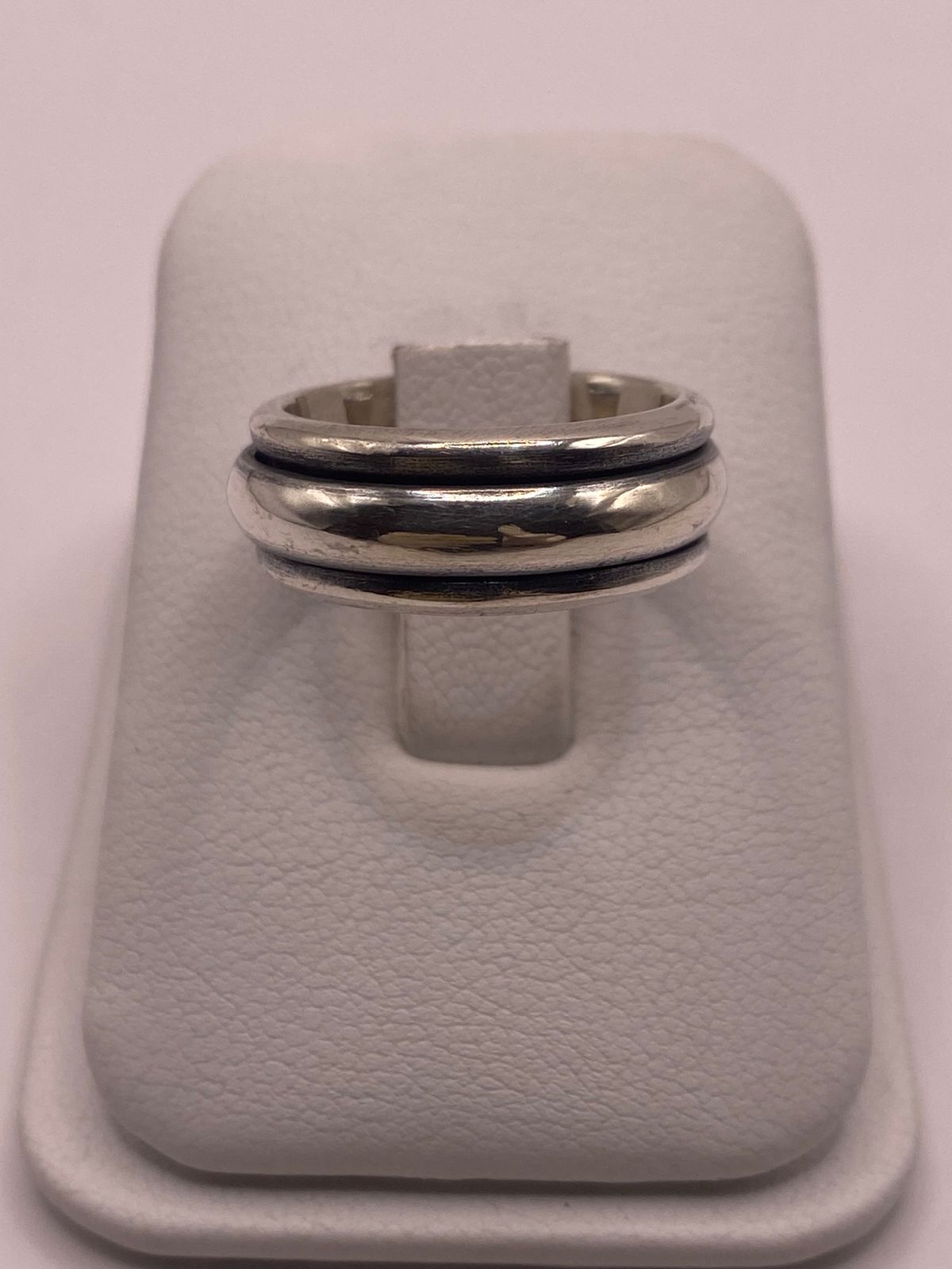 Anillo de Plata 925 con Banda Central en Contraste