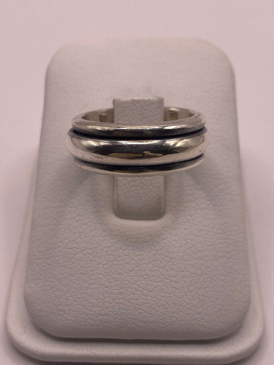 Anillo de Plata 925 con Banda Central en Contraste, vista frontal