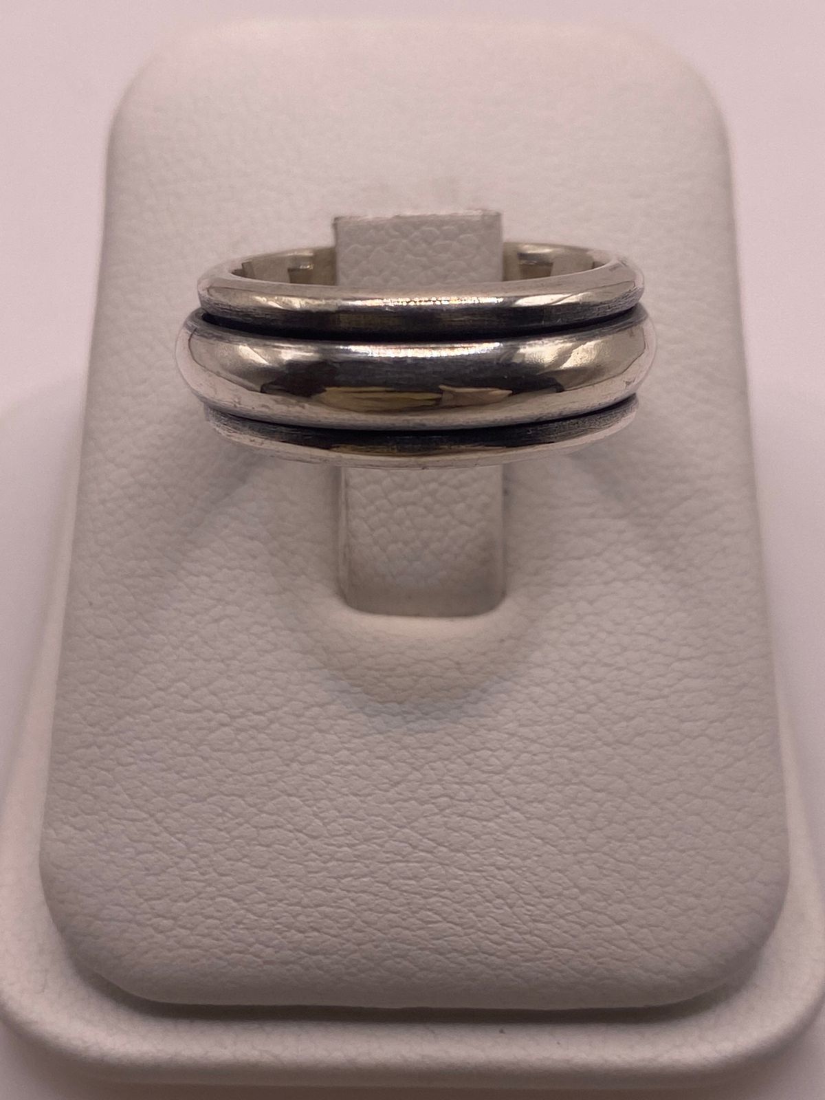Anillo de Plata 925 con Banda Central en Contraste