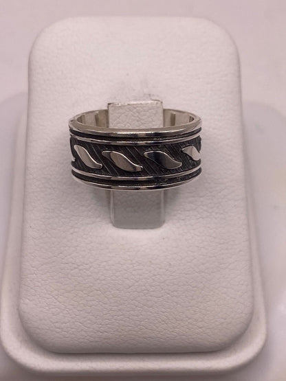 Anillo de Plata 925 con Banda Texturizada y Motivos de Hoja Pulidos
