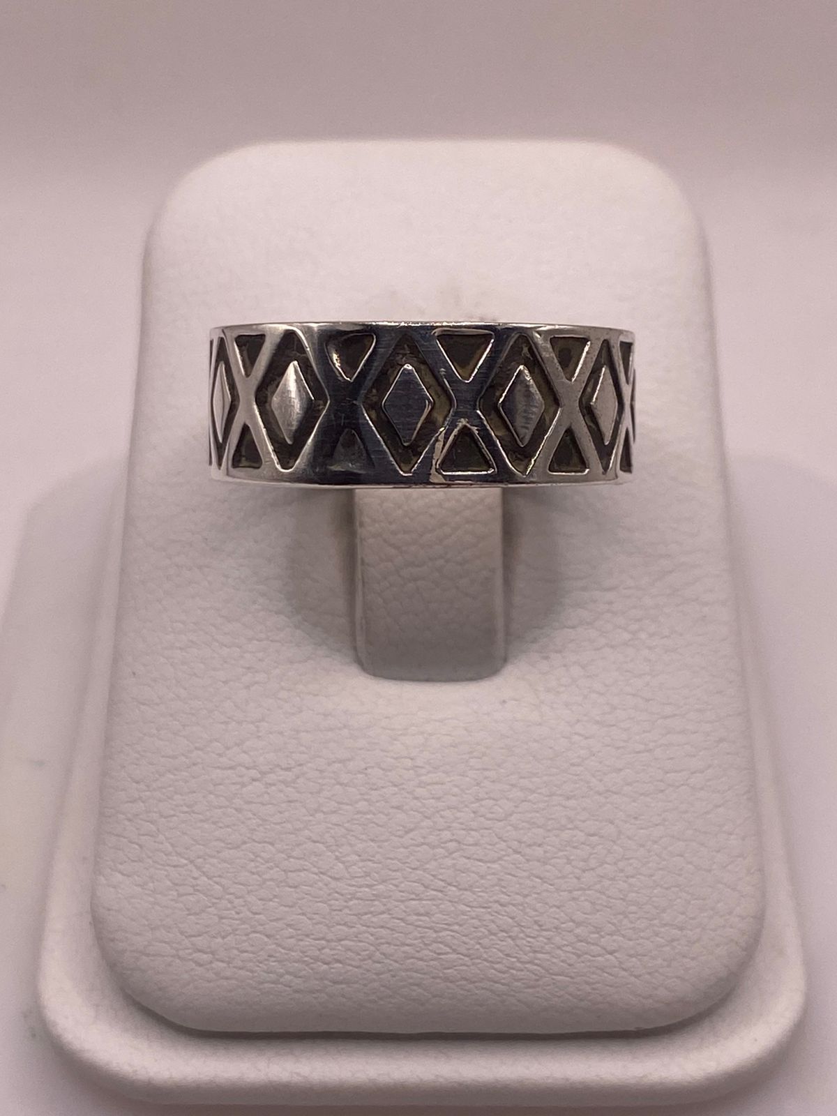 Anillo de Plata 925 con Calados Geométricos en Forma de Diamante