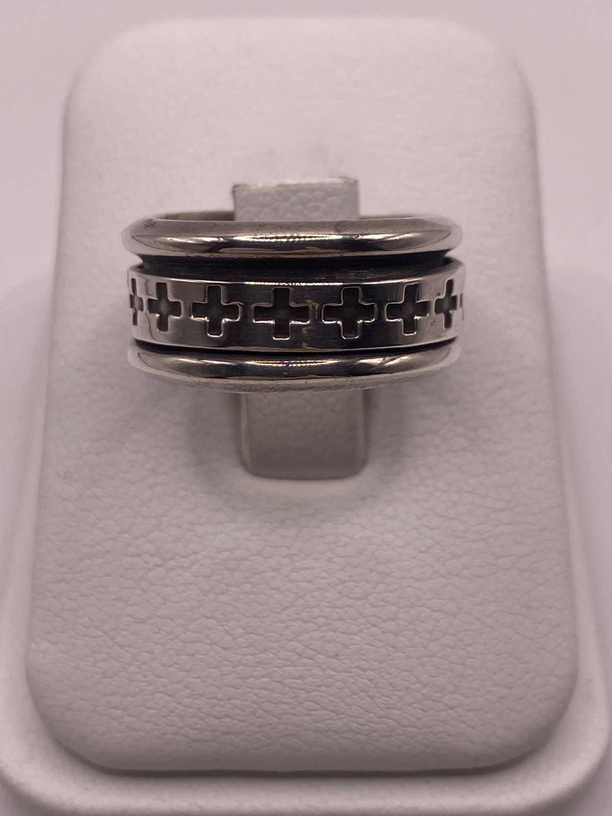Anillo de Plata 925 con Cruces Caladas y Acabado Oxidado