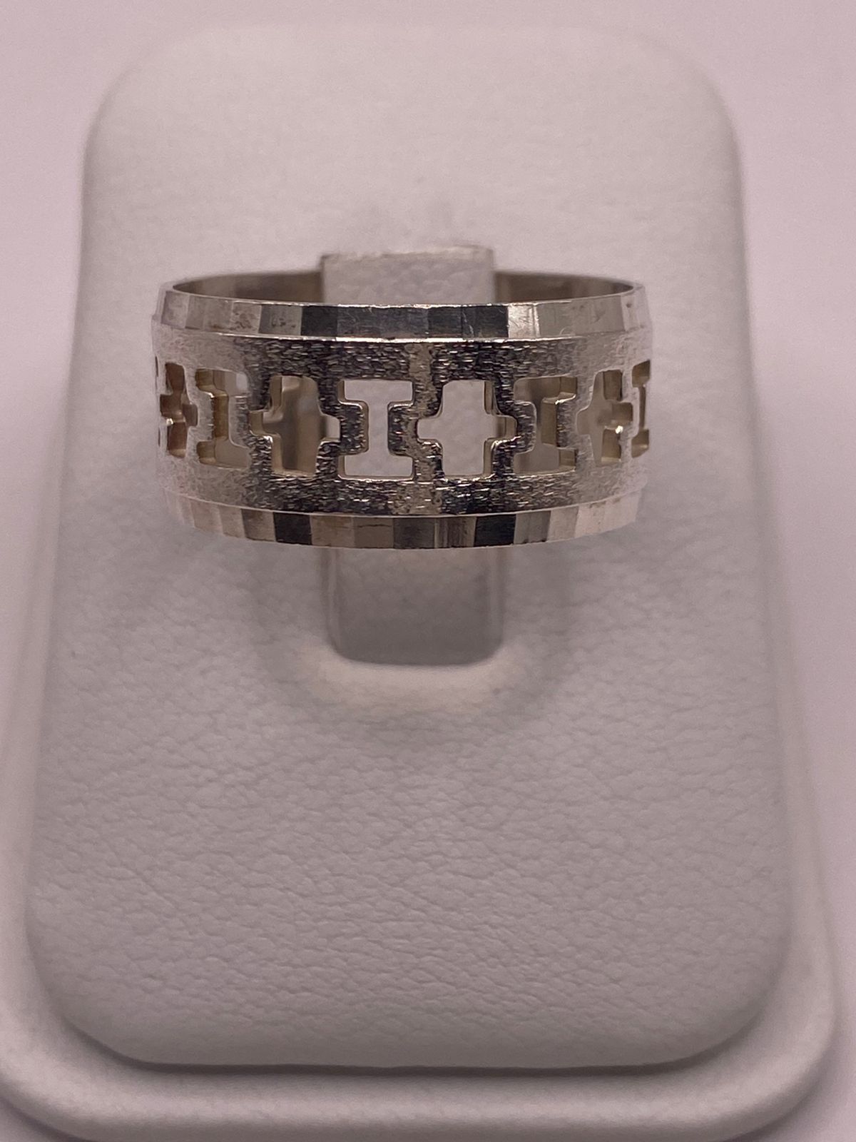 Anillo de Plata 925 con Diseño Calado de Cruces