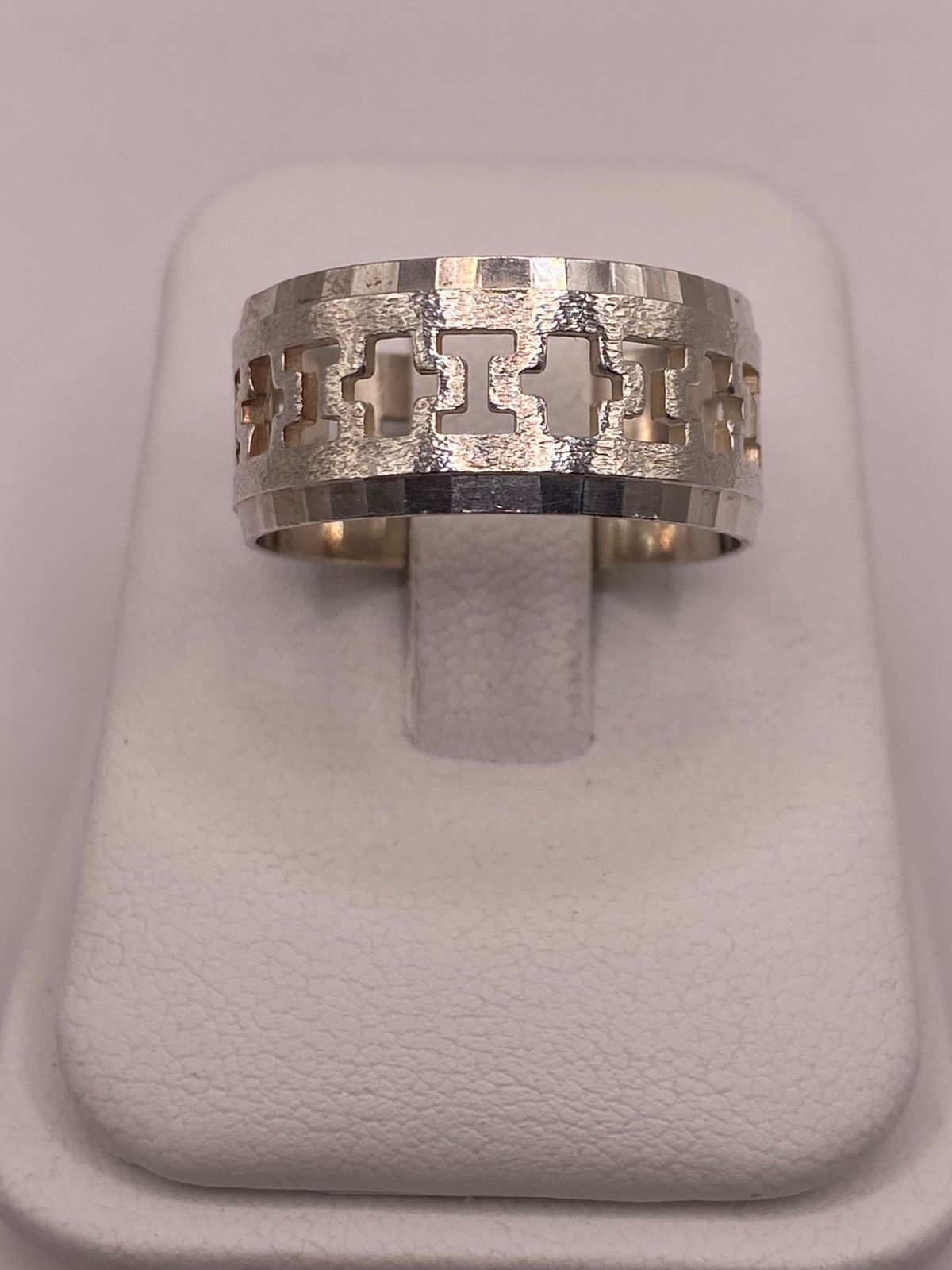 Anillo de Plata 925 con Diseño Calado de Cruces