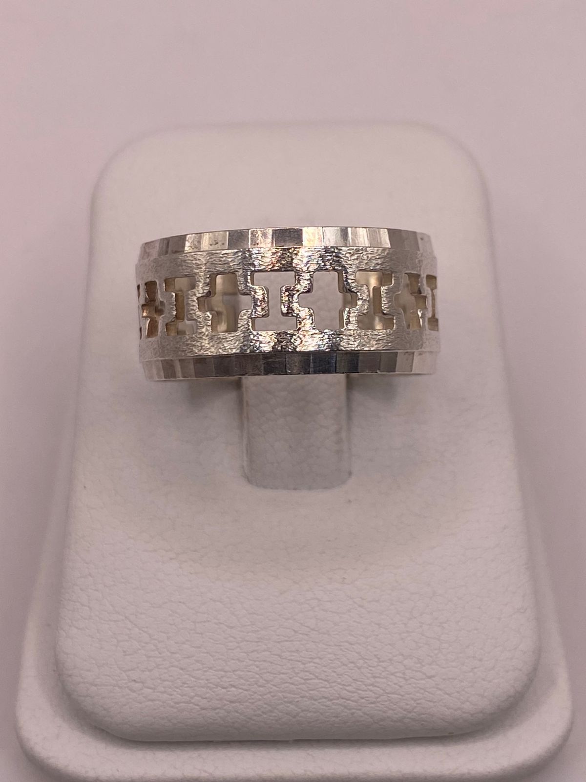Anillo de Plata 925 con Diseño Calado de Cruces