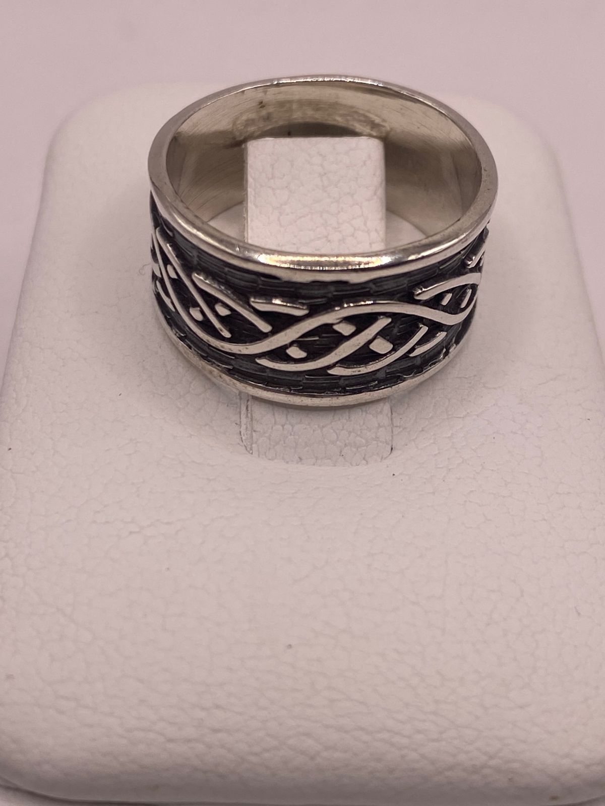 Anillo de Plata 925 con Diseño Entrelazado y Estilo Artesanal