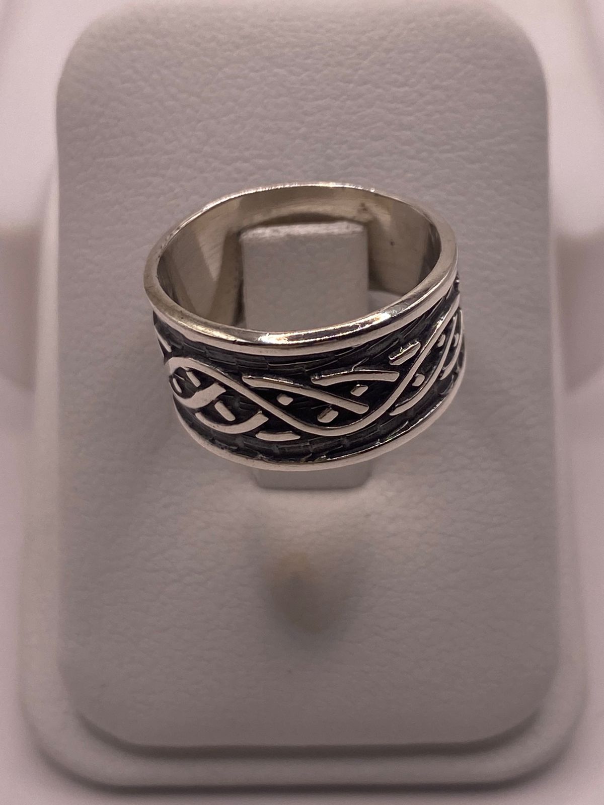 Anillo de Plata 925 con Diseño Entrelazado y Estilo Artesanal