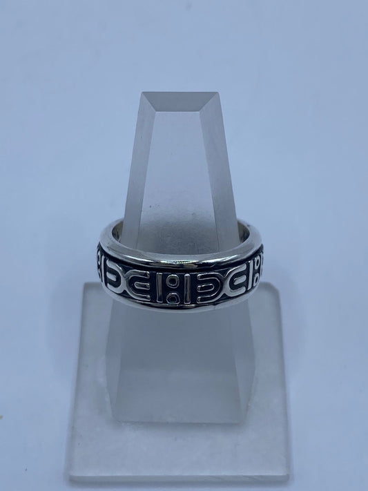 Anillo de Plata 925 con Diseño Geométrico Contemporáneo, vista frontal