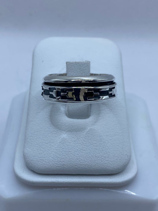 Anillo de Plata 925 con Diseño Geométrico en Relieve, vista frontal