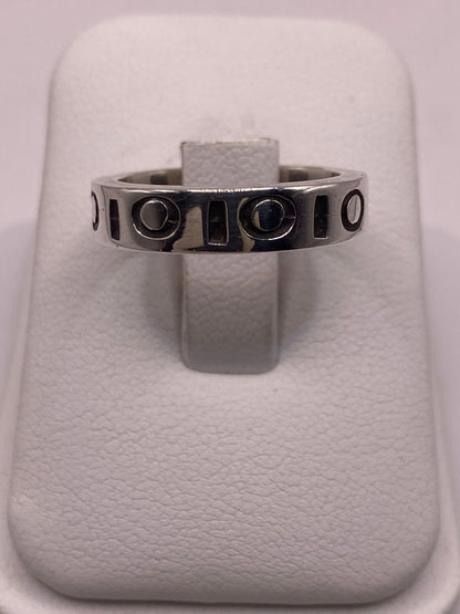 Anillo de Plata 925 con Diseño Geométrico y Detalles Circulares