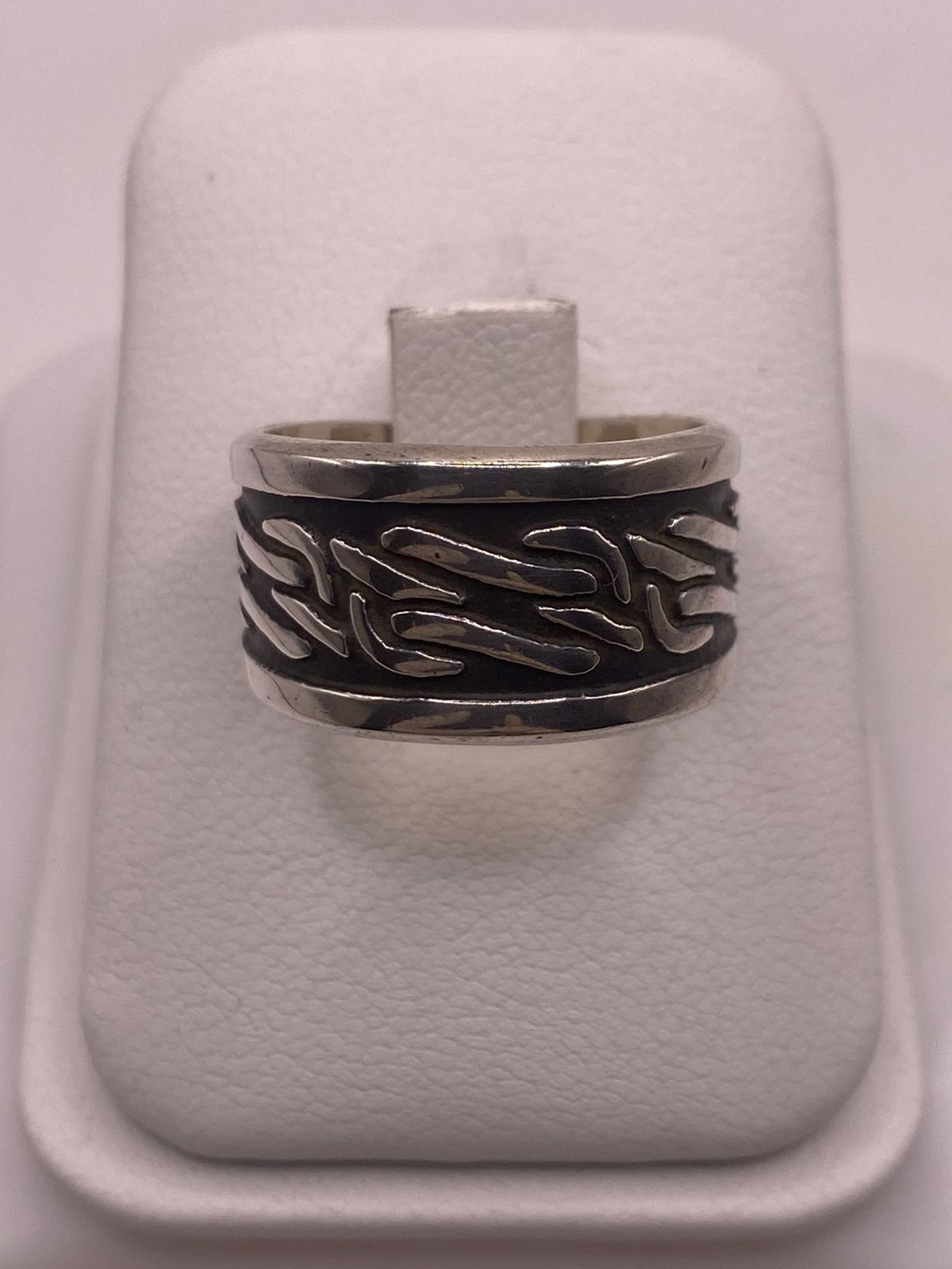 Anillo de Plata 925 con Diseño Trenzado Tipo Cadena y Acabado Oxidado