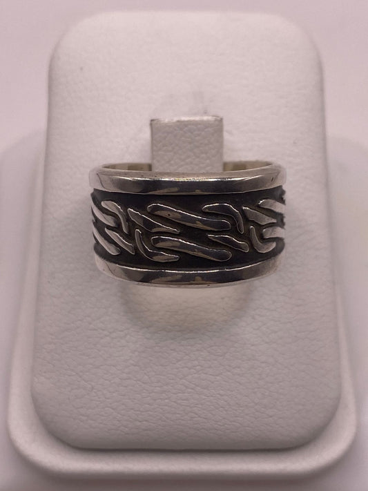 Anillo de Plata 925 con Diseño Trenzado Tipo Cadena y Acabado Oxidado, vista frontal