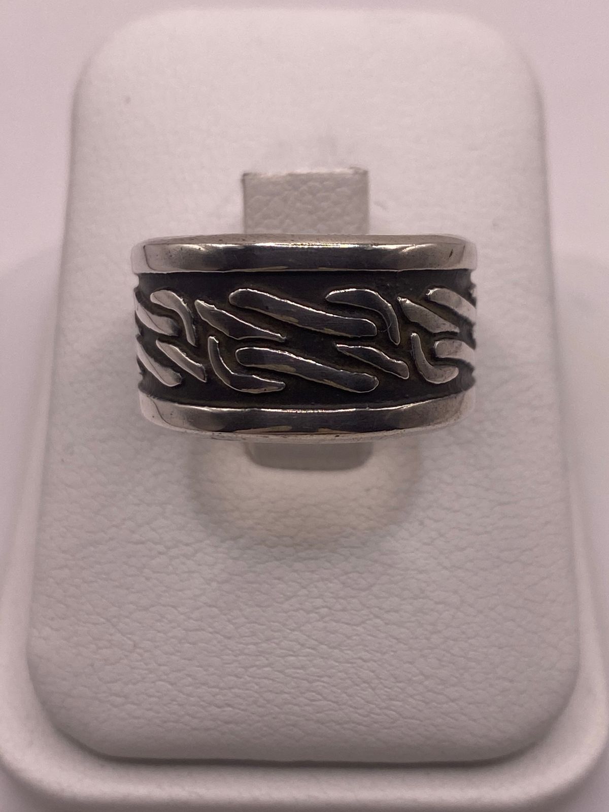 Anillo de Plata 925 con Diseño Trenzado Tipo Cadena y Acabado Oxidado